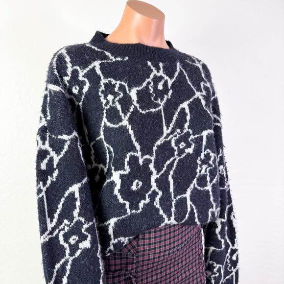 ASTR the Label Saira Floral Fuzzy Wool Blend Sweater Navy Academia Fall sz L NWT - Picture 3 of 11